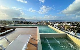 Brand New Condo With Rooftop Pool